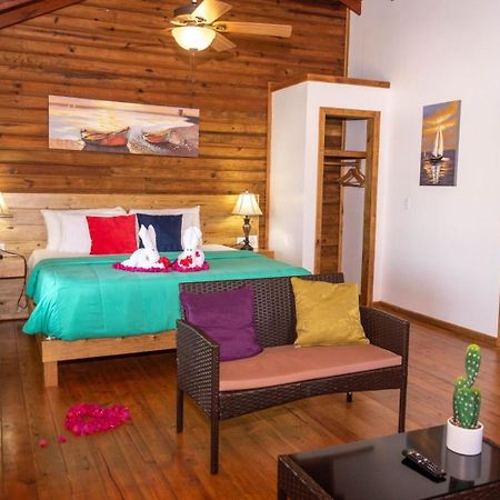 Hotel And Dive Center Roatan Yacht Club French Harbour エクステリア 写真