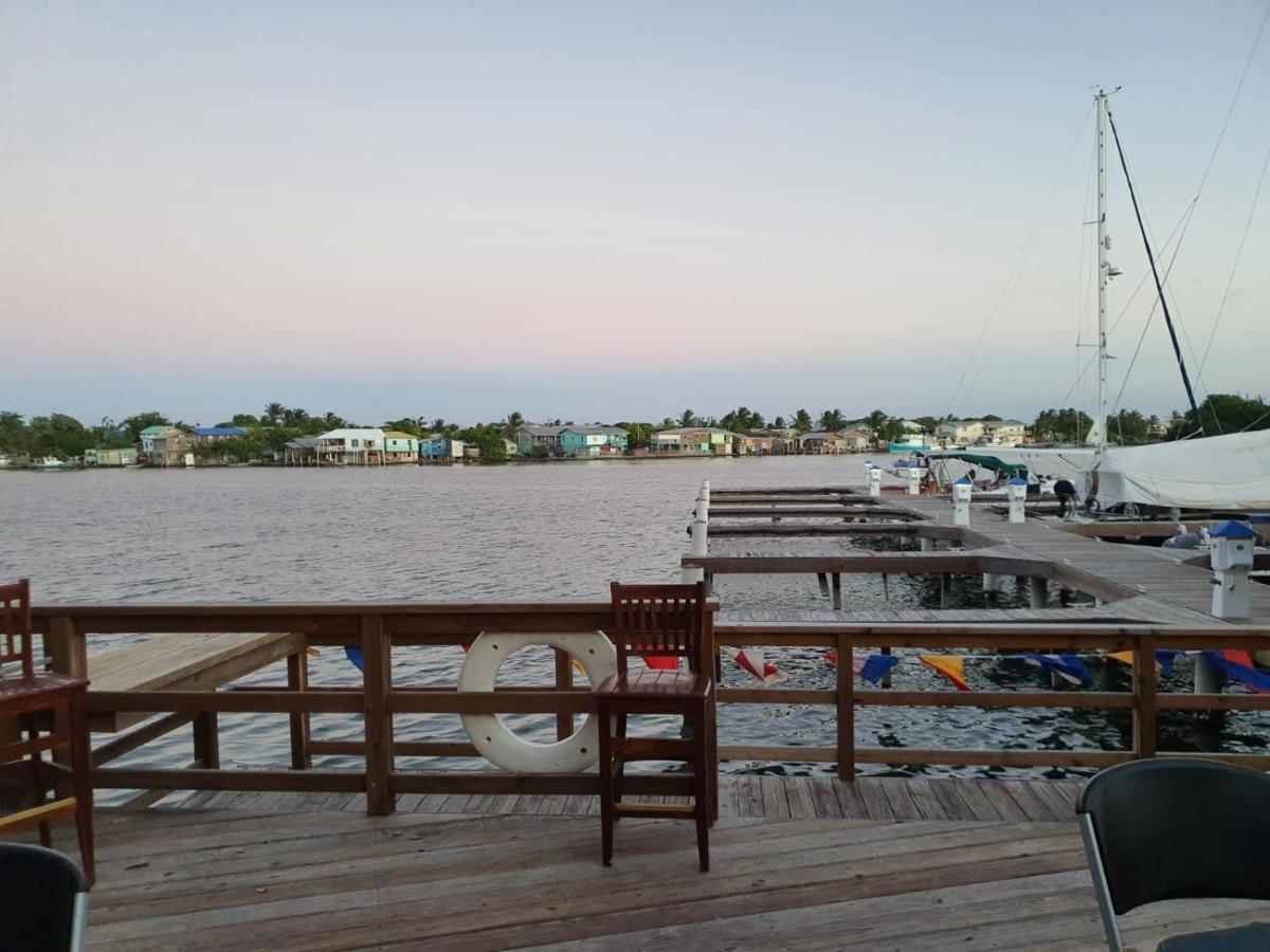 Hotel And Dive Center Roatan Yacht Club French Harbour エクステリア 写真