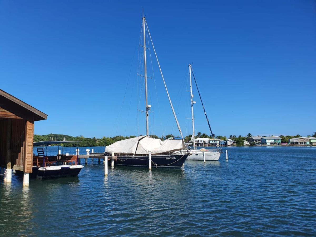 Hotel And Dive Center Roatan Yacht Club French Harbour エクステリア 写真