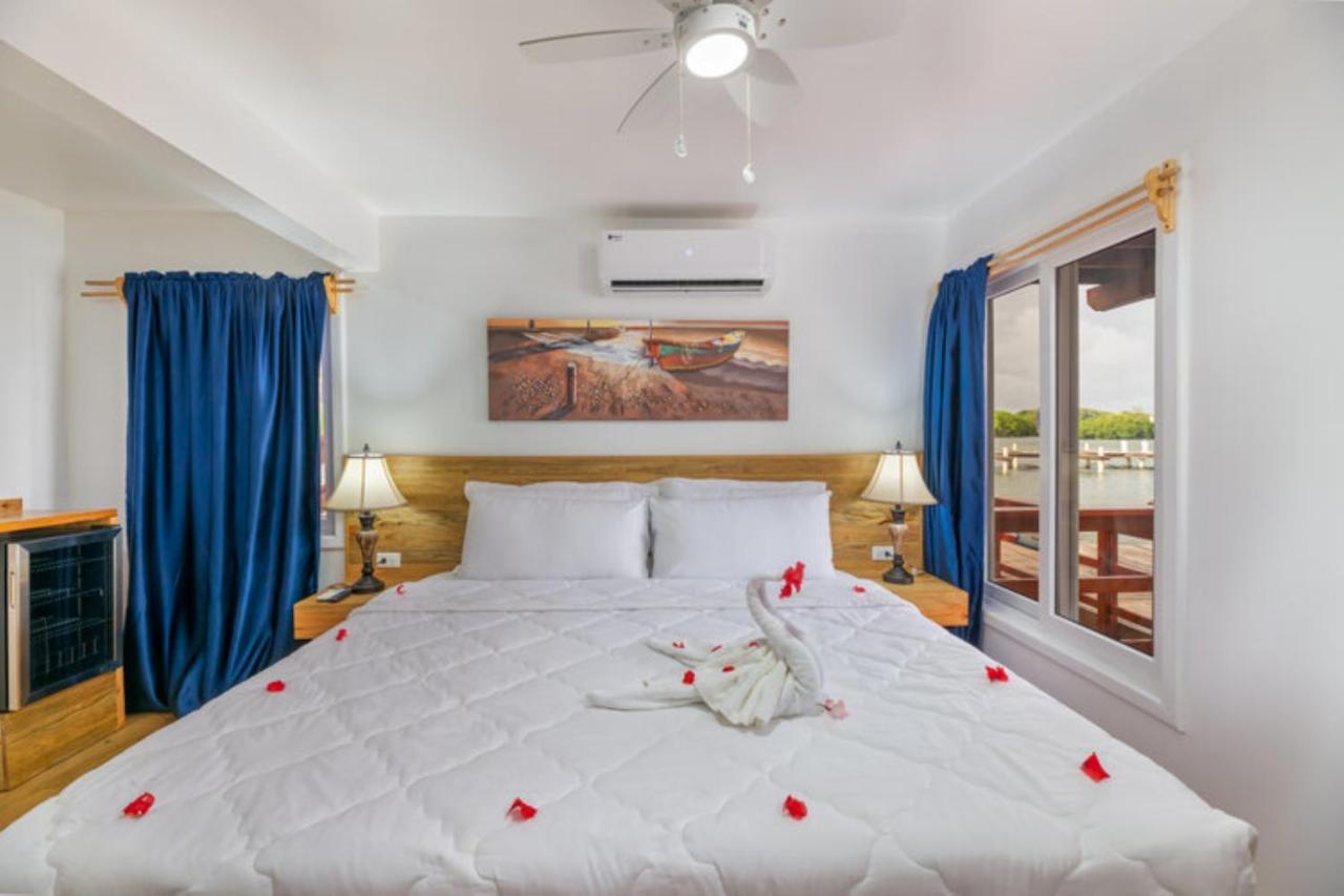 Hotel And Dive Center Roatan Yacht Club French Harbour エクステリア 写真