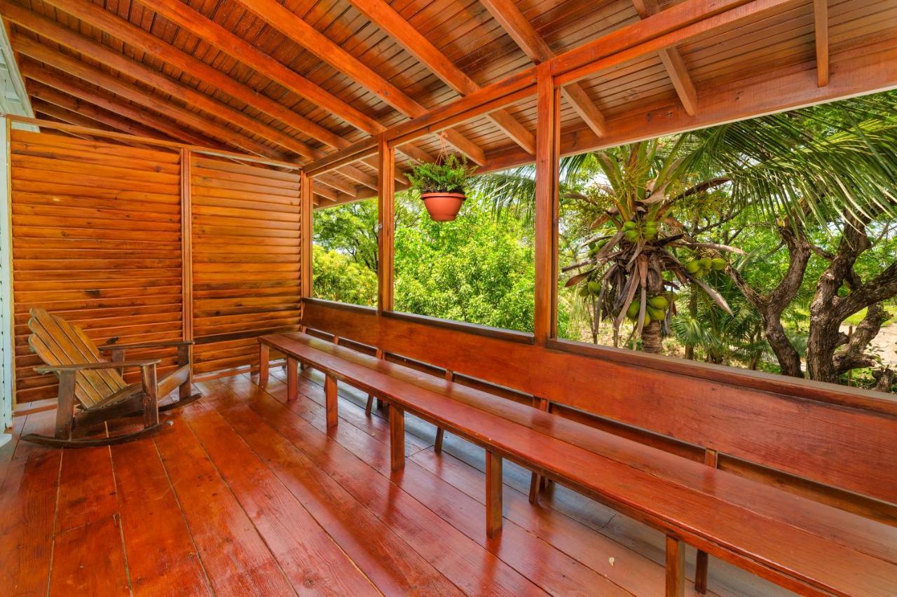 Hotel And Dive Center Roatan Yacht Club French Harbour エクステリア 写真