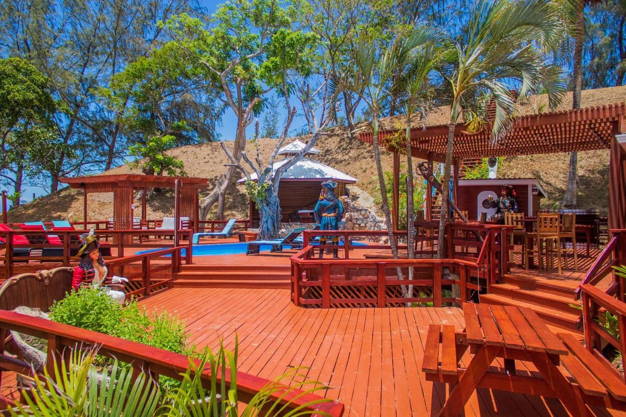 Hotel And Dive Center Roatan Yacht Club French Harbour エクステリア 写真