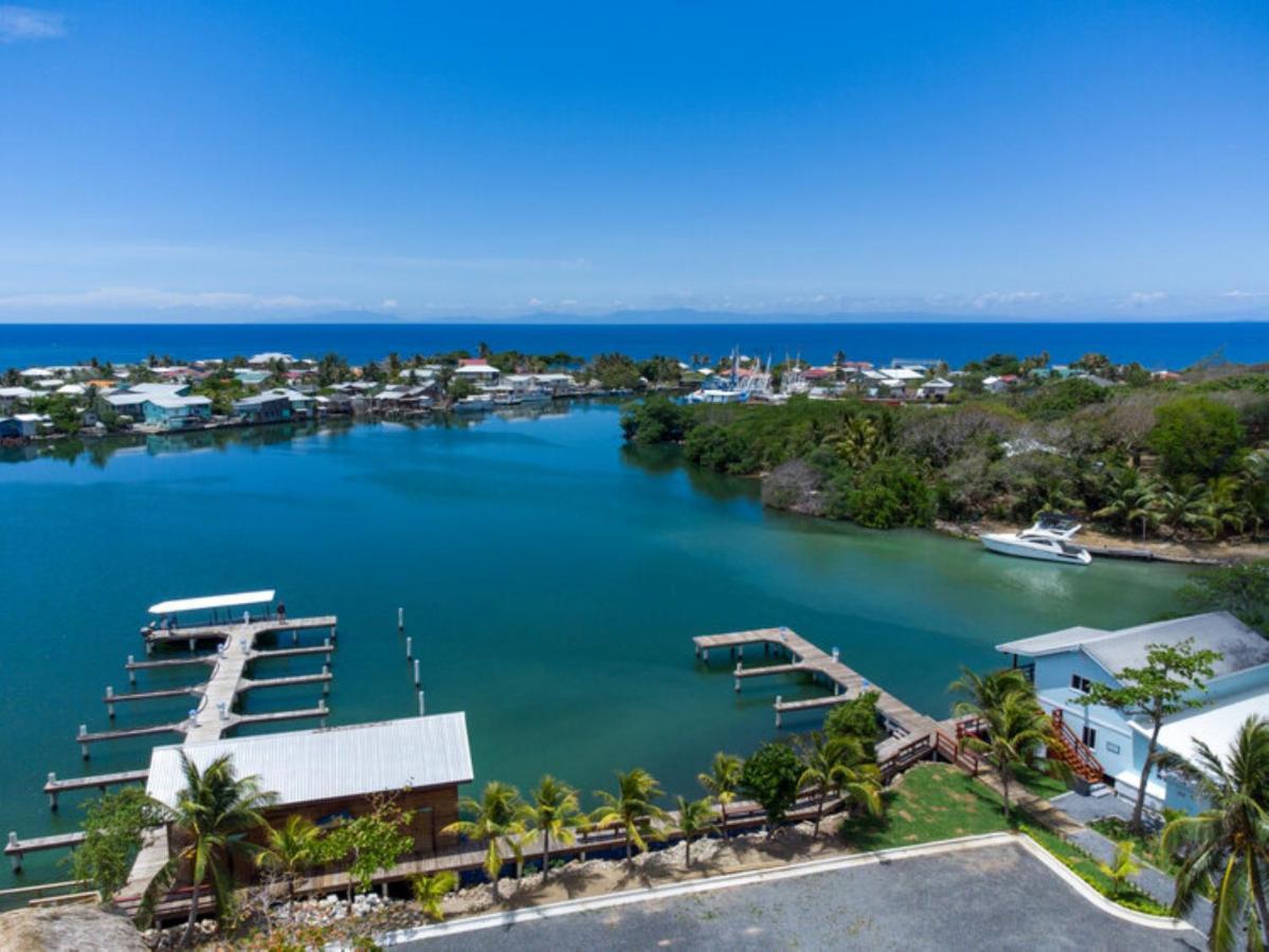 Hotel And Dive Center Roatan Yacht Club French Harbour エクステリア 写真