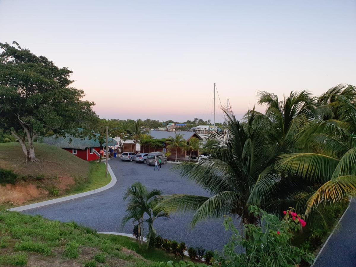 Hotel And Dive Center Roatan Yacht Club French Harbour エクステリア 写真
