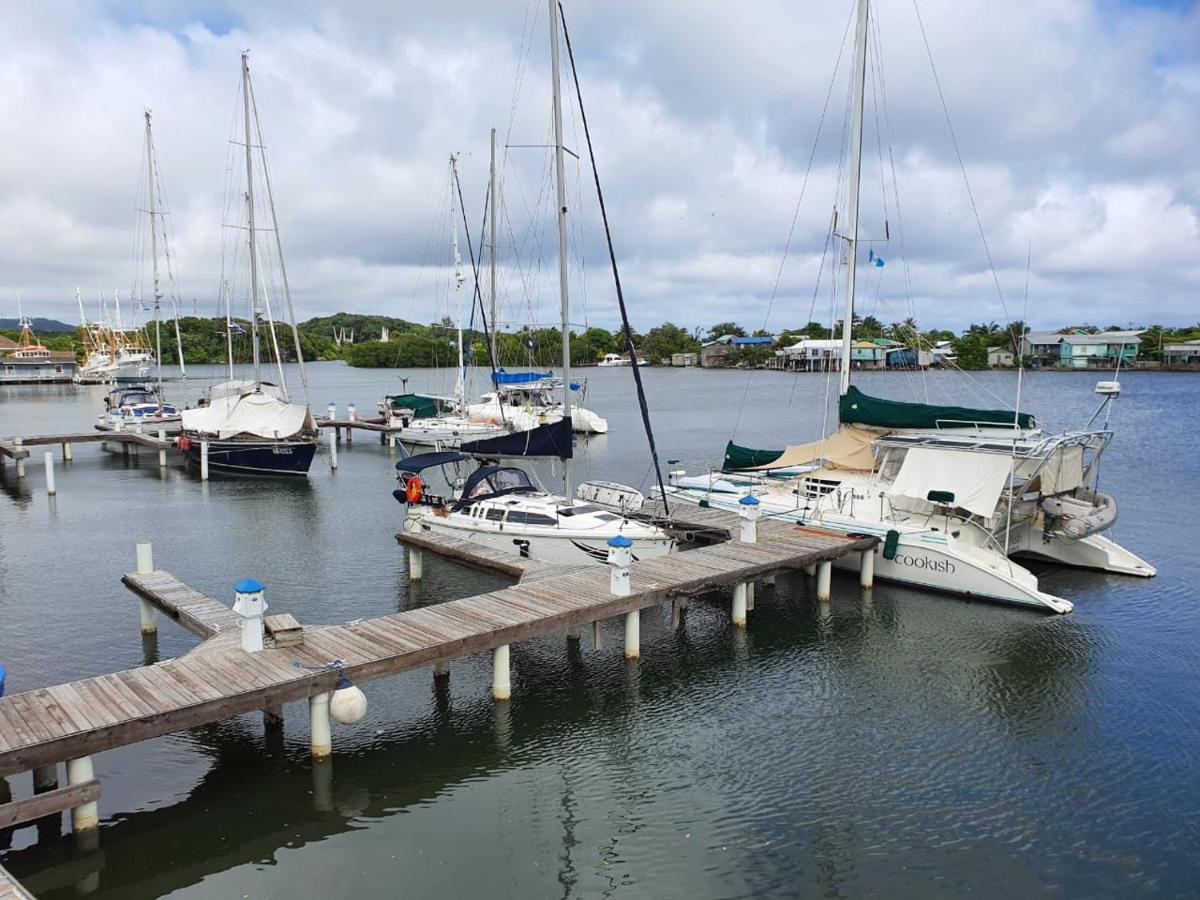 Hotel And Dive Center Roatan Yacht Club French Harbour エクステリア 写真
