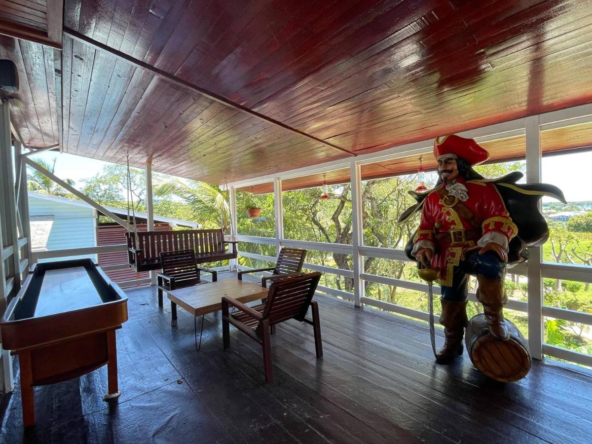 Hotel And Dive Center Roatan Yacht Club French Harbour エクステリア 写真