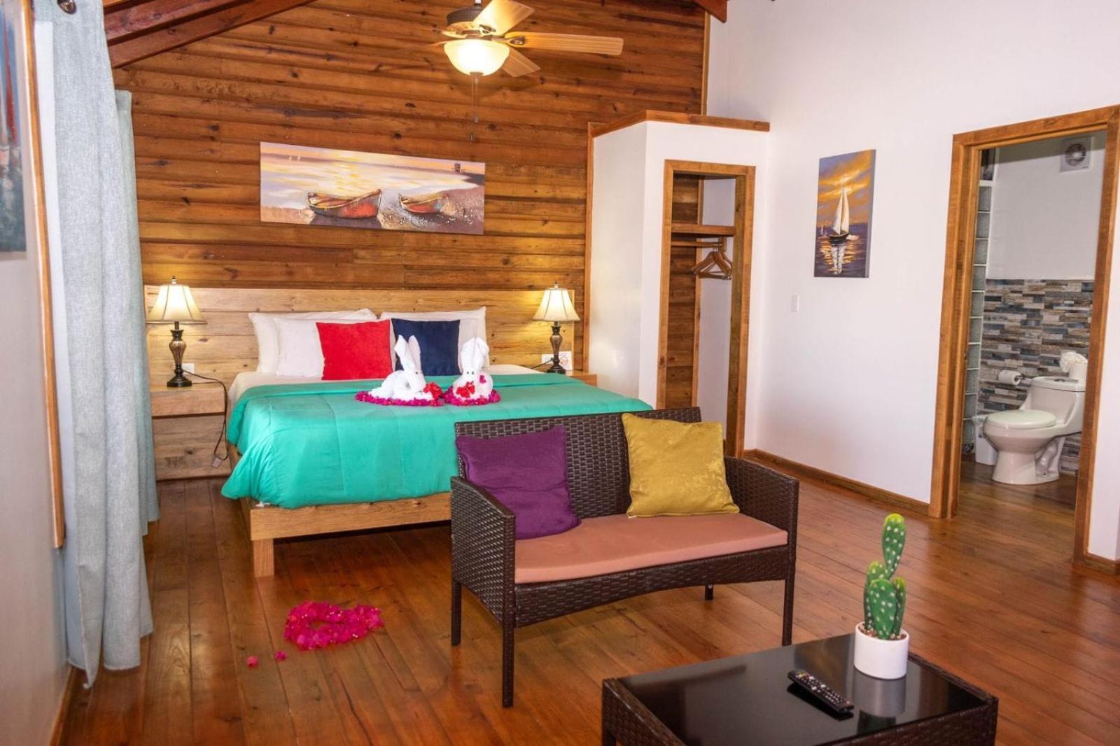 Hotel And Dive Center Roatan Yacht Club French Harbour エクステリア 写真