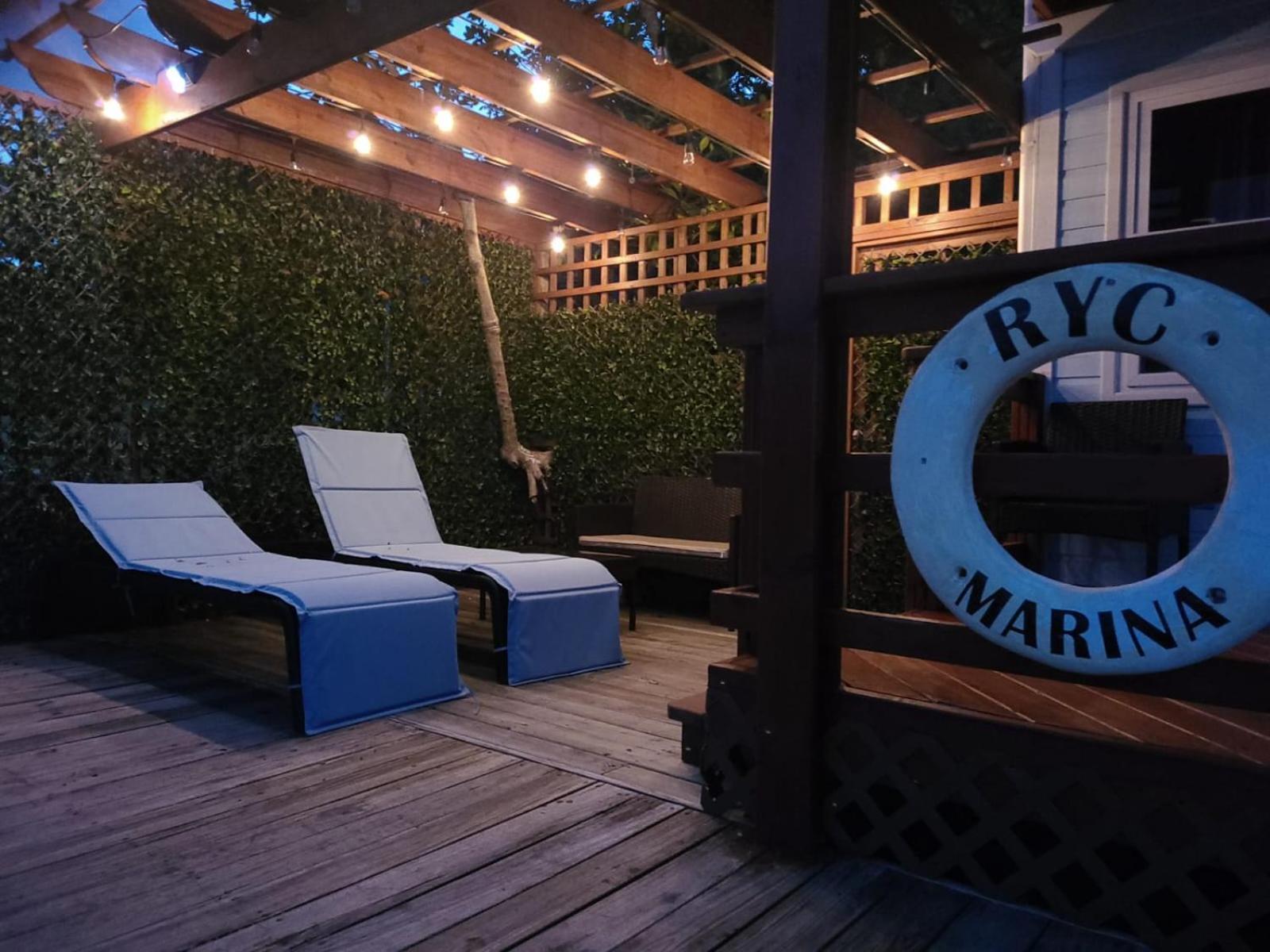 Hotel And Dive Center Roatan Yacht Club French Harbour エクステリア 写真