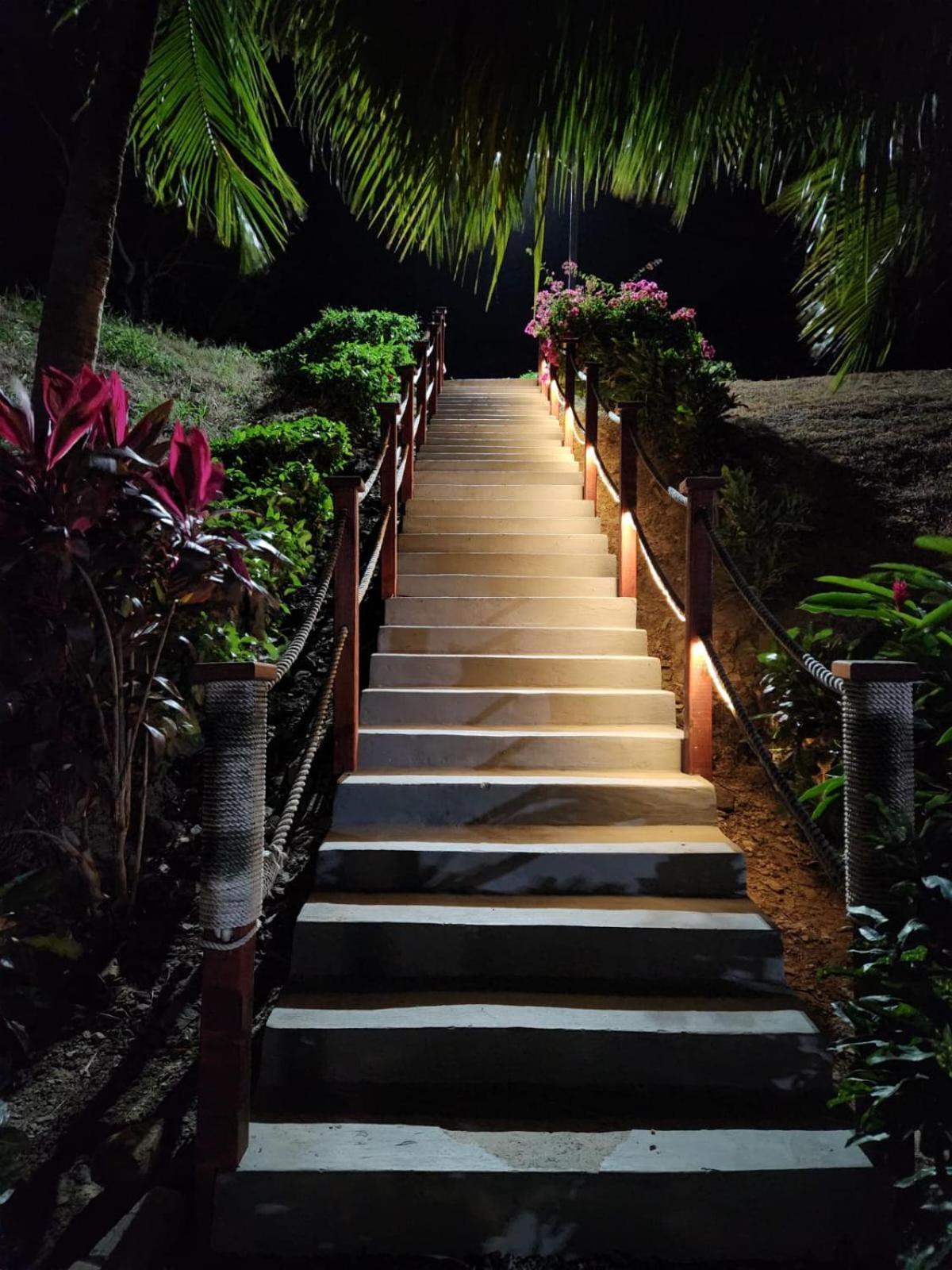 Hotel And Dive Center Roatan Yacht Club French Harbour エクステリア 写真